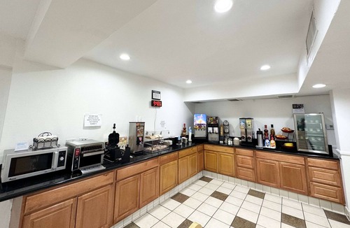 Roseville - Fleet Ridge Hotel | Ramada by Wyndham San Diego Airport