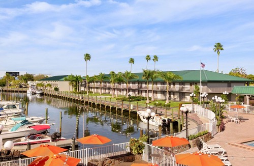 Whitfield Hotel | Ramada by Wyndham Sarasota Waterfront