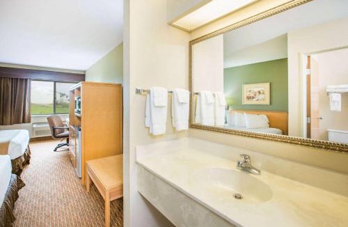 Spirit Lake Hotel | Ramada by Wyndham Spirit Lake/Okoboji