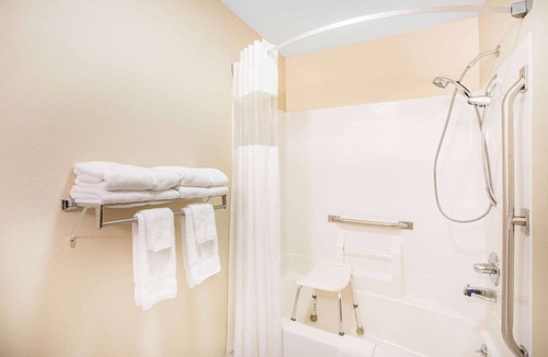 Spirit Lake Hotel | Ramada by Wyndham Spirit Lake/Okoboji
