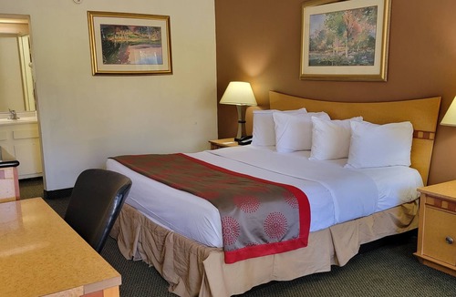 Warner Robins Hotel | Ramada by Wyndham & Suites Warner Robins