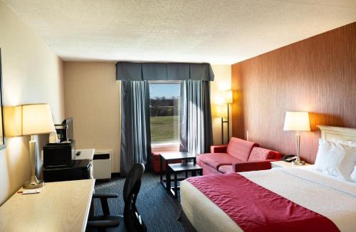 Trenton Hotel | Ramada by Wyndham Trenton