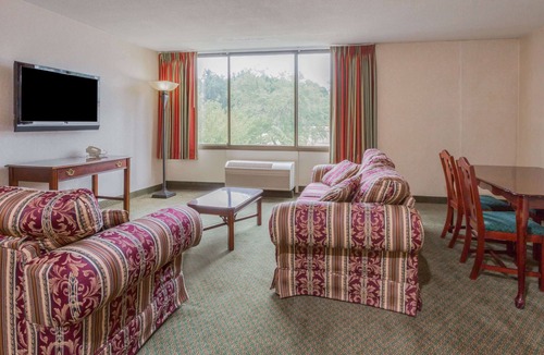 Triangle Hotel | Ramada by Wyndham Triangle/Quantico
