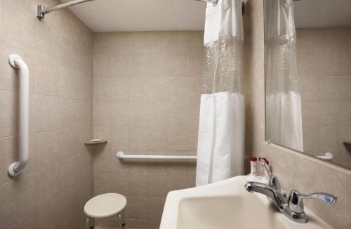 Rockville Centre Hotel | Ramada by Wyndham Rockville Centre