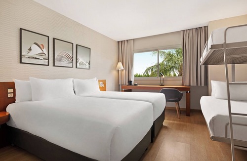 Almussafes Hotel | Ramada by Wyndham Valencia Almussafes