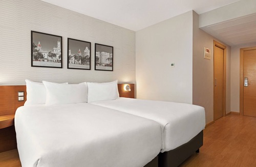 Almussafes Hotel | Ramada by Wyndham Valencia Almussafes