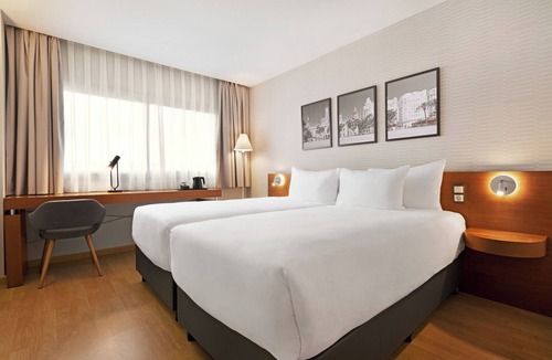 Almussafes Hotel | Ramada by Wyndham Valencia Almussafes