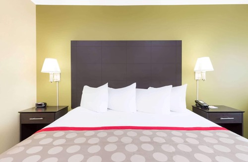 Vandalia Hotel | Ramada by Wyndham Vandalia