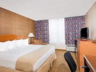Watertown Hotel | Ramada by Wyndham Watertown Thousand
