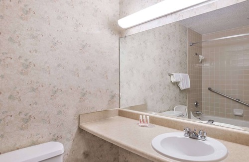 Watertown Hotel | Ramada by Wyndham Watertown/Thousand Islands NY