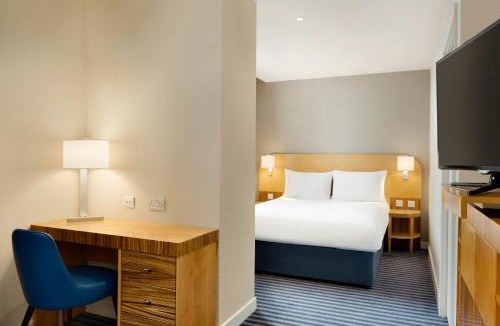 Coventry Hotel | Ramada Hotel & Suites by Wyndham Coventry