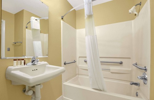 St. Andrews Hotel | Ramada Limited Columbia
