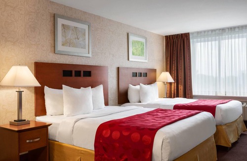 Cote-Des-Neiges—Notre-Dame-De-Grace Hotel | Ramada Plaza by Wyndham Montreal