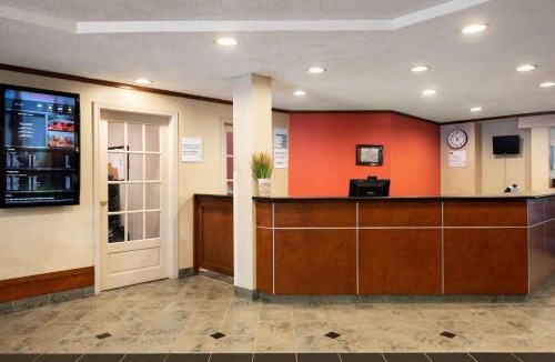 Cote-Des-Neiges—Notre-Dame-De-Grace Hotel | Ramada Plaza by Wyndham Montreal