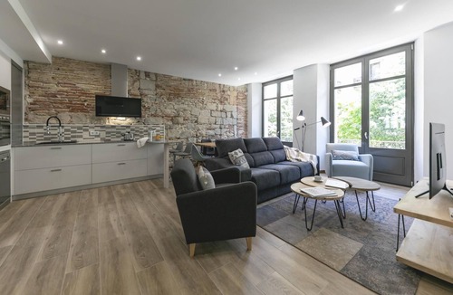 Old Town Apartment | Rambla Eiffel 2 - Holiday Apartment Rental in Girona | Bravissimo