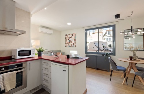 L'Antiga Esquerra de l'Eixample Apartment | Rambla Paris Attic Apartment