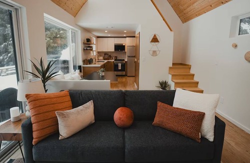 Index Cabin | Ramblin' Rose Riverfront, Hot tub, Pet frdly, Cozy