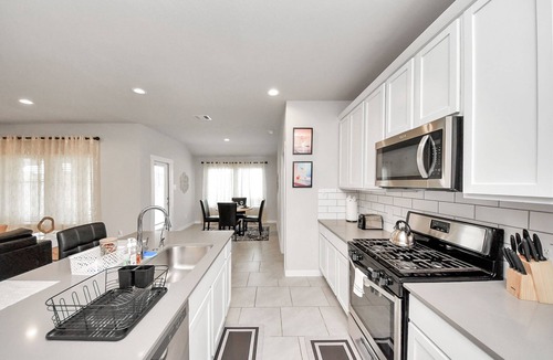Fulshear House | Rammies Exquisite 4BR in Katy