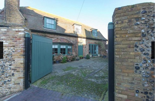 Ramsgate Cottage | Ramsgate - Coastal Cottage Escape - Pet Friendly with Parking