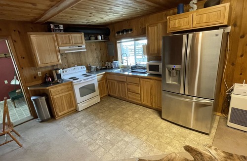 Powell Butte Cabin | Ranch Bunkhouse - beautiful views, working ranch experience!