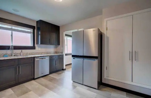 Belgrade House | Ranch Guest House with Mountain Views