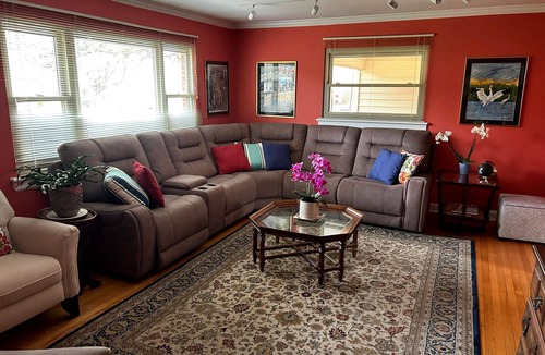 Durham House | Ranch home, 3 private bedroom suites with full private bathrooms, near Duke Univ