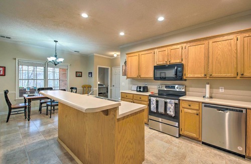 Euharlee House | Ranch Home w/Front Porch on Etowah River!