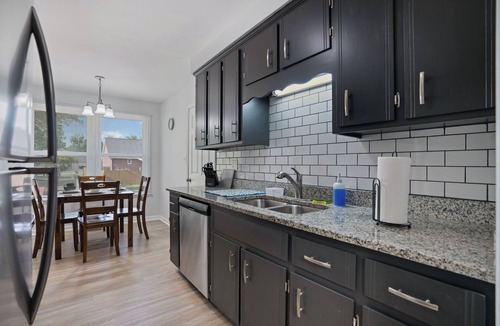 Clarksville House | Ranch home with a cozy fireplace, game room, and large fenced backyard. Recently updated with fresh paint and new flooring. Just 1min to Wilma Rudolph Events Center, 7-min to F&M Bank Arena, and 45-min to Nashville. 🏡🎮 Book now!