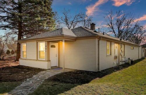 Libertyville House | Ranch Home with Air Hockey and PacMan near Naval Base