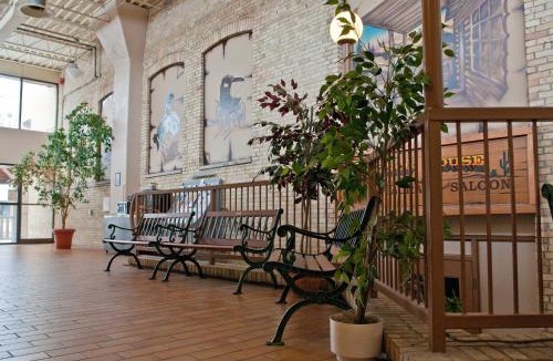 Exeter Hotel | Ranch House Inn