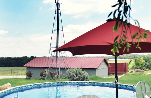 Weatherford House | RANCH LIFE! Guest House on Ranch with Pool & Hot Tub