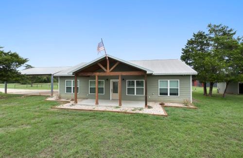 Smithville House | Ranch Oasis on 15 Acres