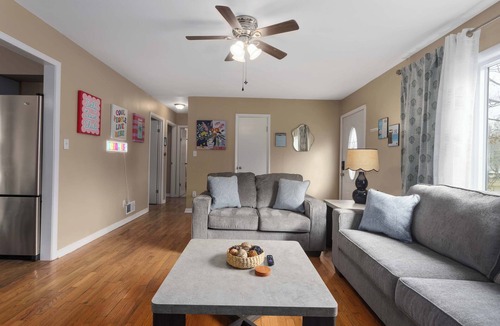 Grandview House | Ranch Style Home Sleeps 8+Fenced yard+Mins to GEHA