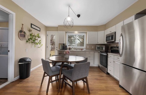 Grandview House | Ranch Style Home Sleeps 8+Fenced yard+Mins to GEHA