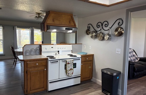 Howe House | Ranch‑Style Retreat in Howe, OK - Sleeps 9