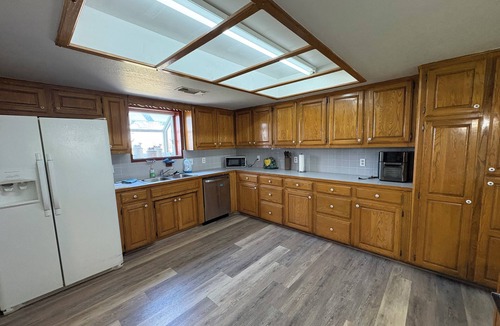 Howe House | Ranch‑Style Retreat in Howe, OK - Sleeps 9