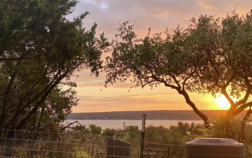 Buchanan Dam Apartment | Ranchette Apartment- beach access small lake view