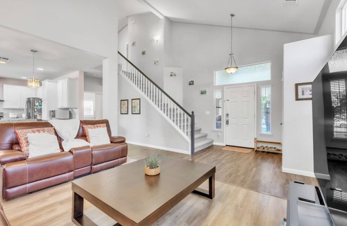 Rancho Cordova House | Rancho Heaven! Two-story 4bed 3bath Charming Home with fenced large backyard