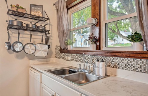 Washington House | Rand House - near riverfront, wineries & Purina Farms