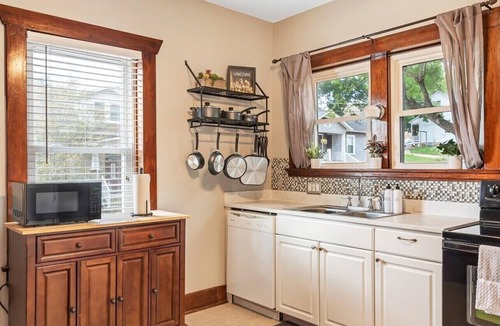 Washington House | Rand House - near riverfront, wineries & Purina Farms