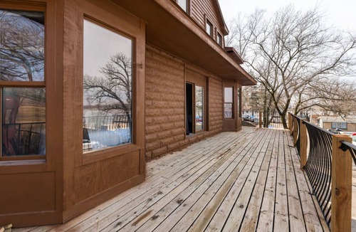 Fox Lake Apartment | Randolph Hotel Capone Suite 201