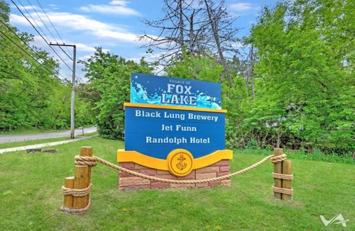 Fox Lake Apartment | Randolph Hotel Capone Suite 201