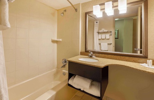 Liverpool Hotel | Randolph Hotel Liverpool/Syracuse/Airport West, Trademark