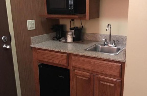 Winchester Hotel | Randolph Inn and Suites