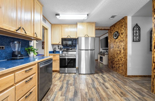Bandera House | Randy's Place - Beautiful 4br W/Private Hot tub!