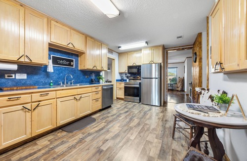 Bandera House | Randy's Place - Beautiful 4br W/Private Hot tub!