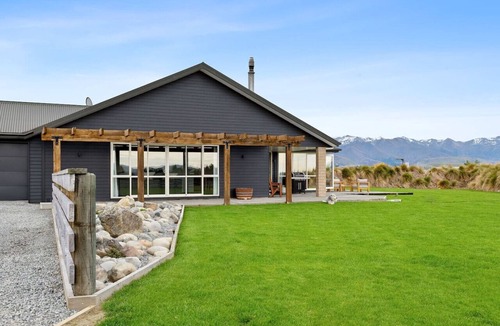 Twizel House | RangeView Retreat, Twizel.