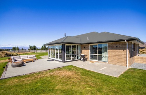 Twizel House | RangeView Retreat, Twizel.
