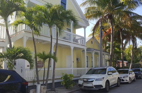 Old Town Apartment | Raphael Suite: 2/2 Studio Rooms - Pool, Patio w/grill, 2 blocks from Duval!