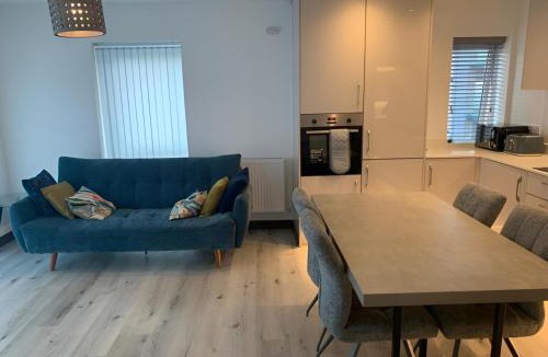 Harlow Apartment | Raphvin Apex Abode - Two bedroom apartmentparking